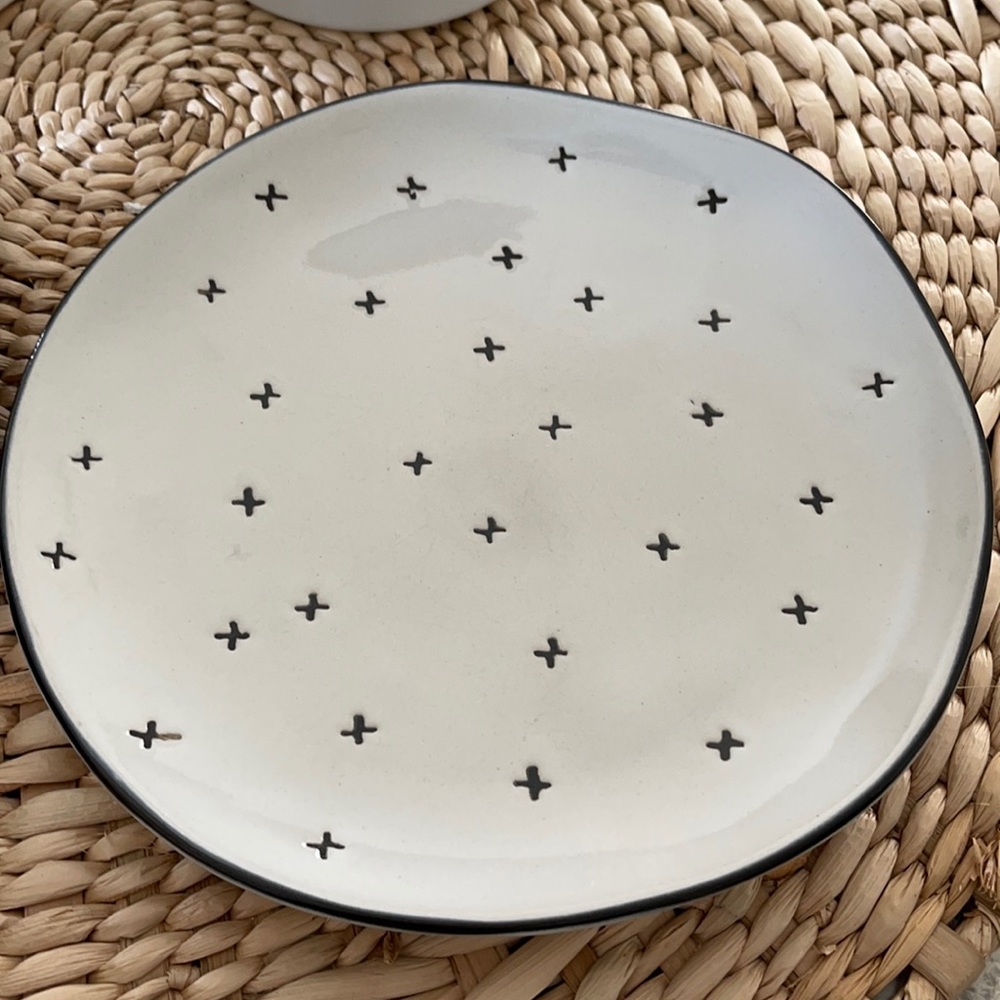 Set of 2 - 1st Edition Hearth & Hand Plates ~